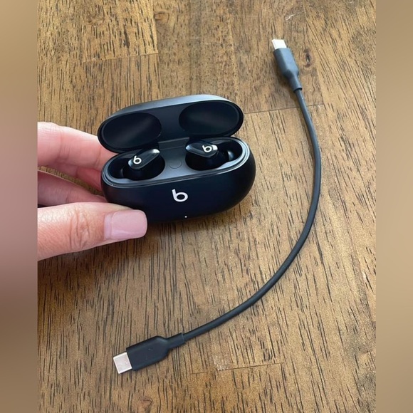 Beats Studio Buds with charger - Picture 1 of 1